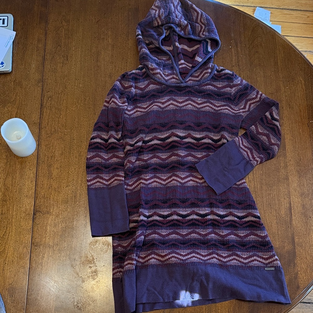 Prana Women’s Hooded Shirt with Purple Zigzag Pattern